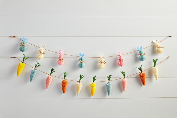 Bottle Brush Carrot Garland