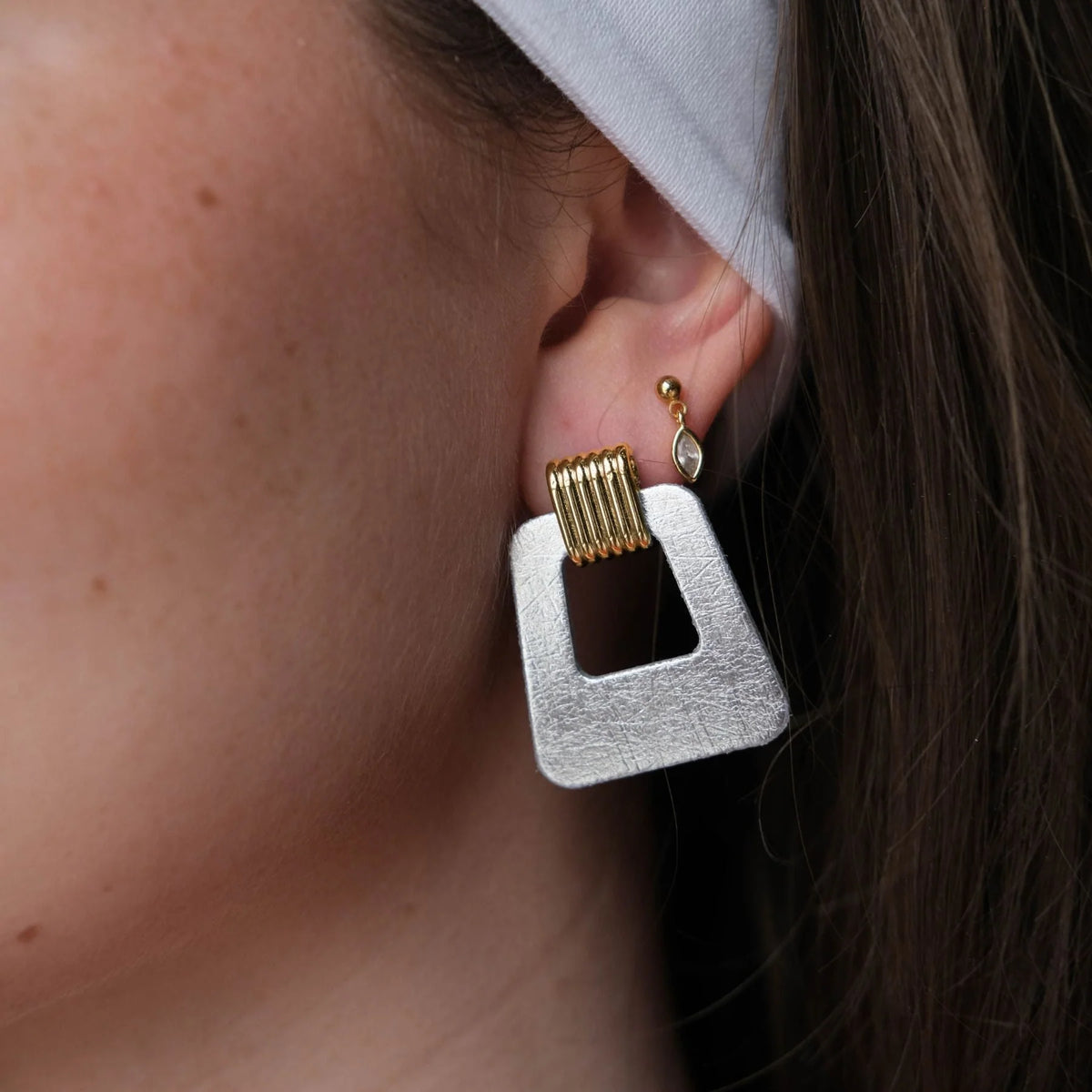 Nickel & Suede Vintage Silver Avery